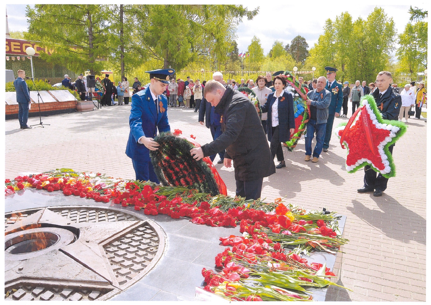 Церемония возложения венков к вечному огню на пл. Победы 08.05.2025 фото Ю.С.Клементьева